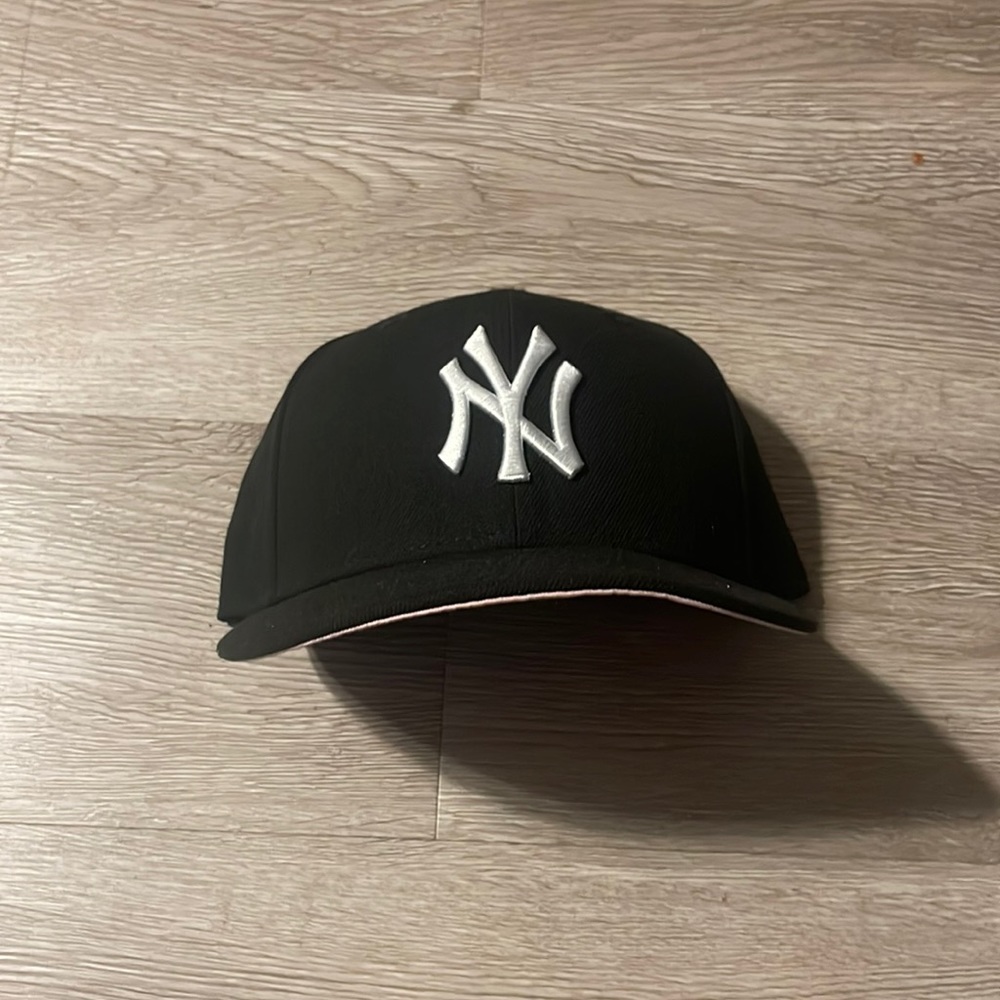 New York Yankees new era fitted hat pink bottom